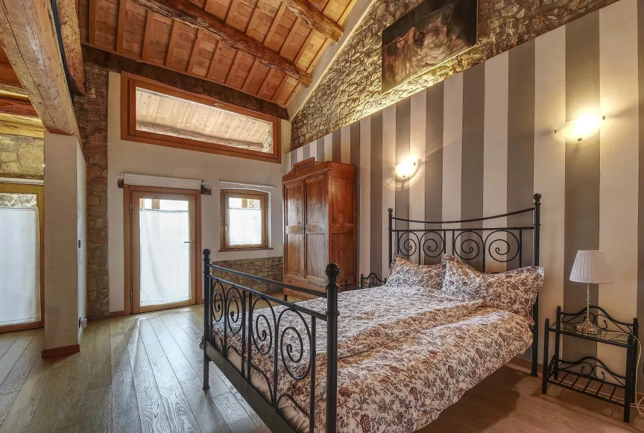 Romantic Boutique Hospitality Revine Lago ゲストハウス