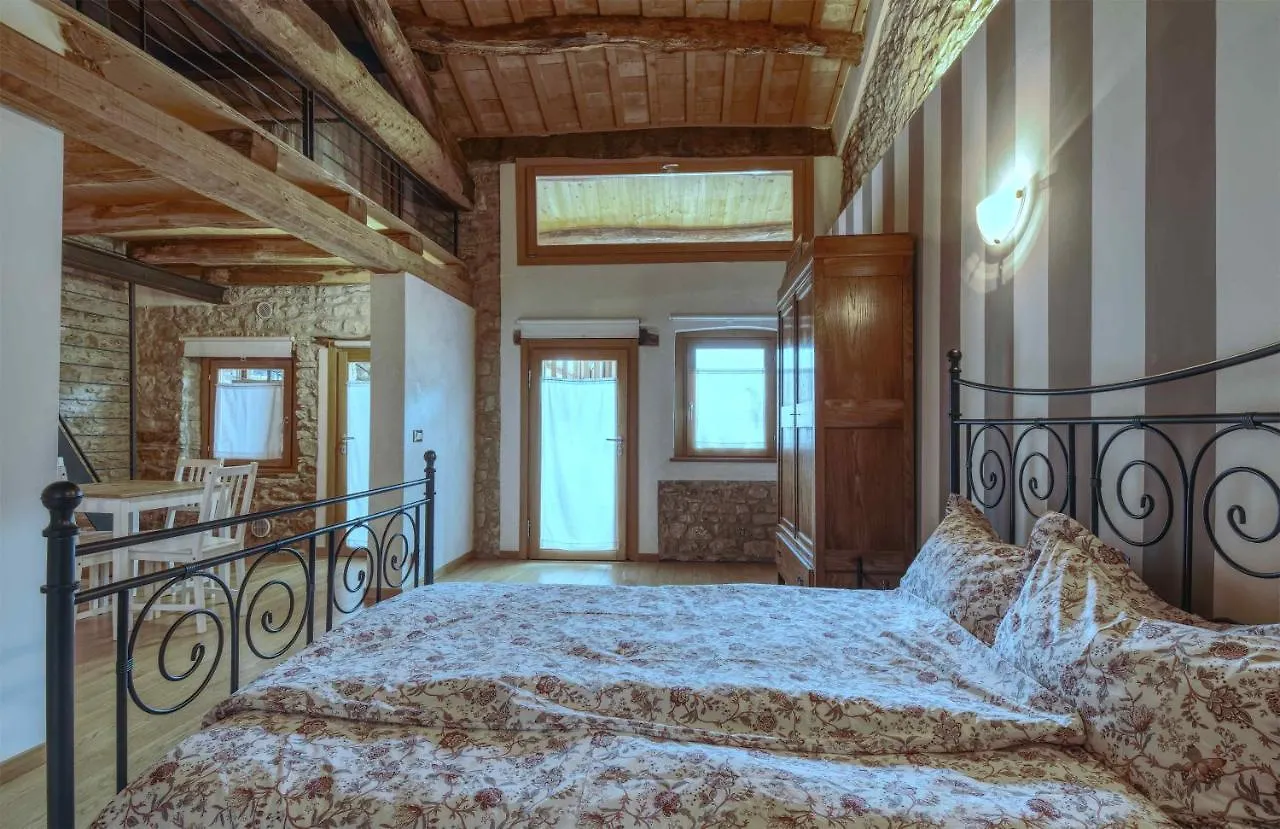 Romantic Boutique Hospitality Revine Lago ゲストハウス