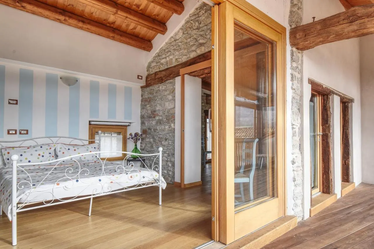 Romantic Boutique Hospitality Revine Lago ゲストハウス